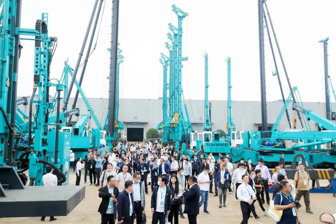 “爆品”出击！龙8头号玩家智能客户交流会签约超8亿元