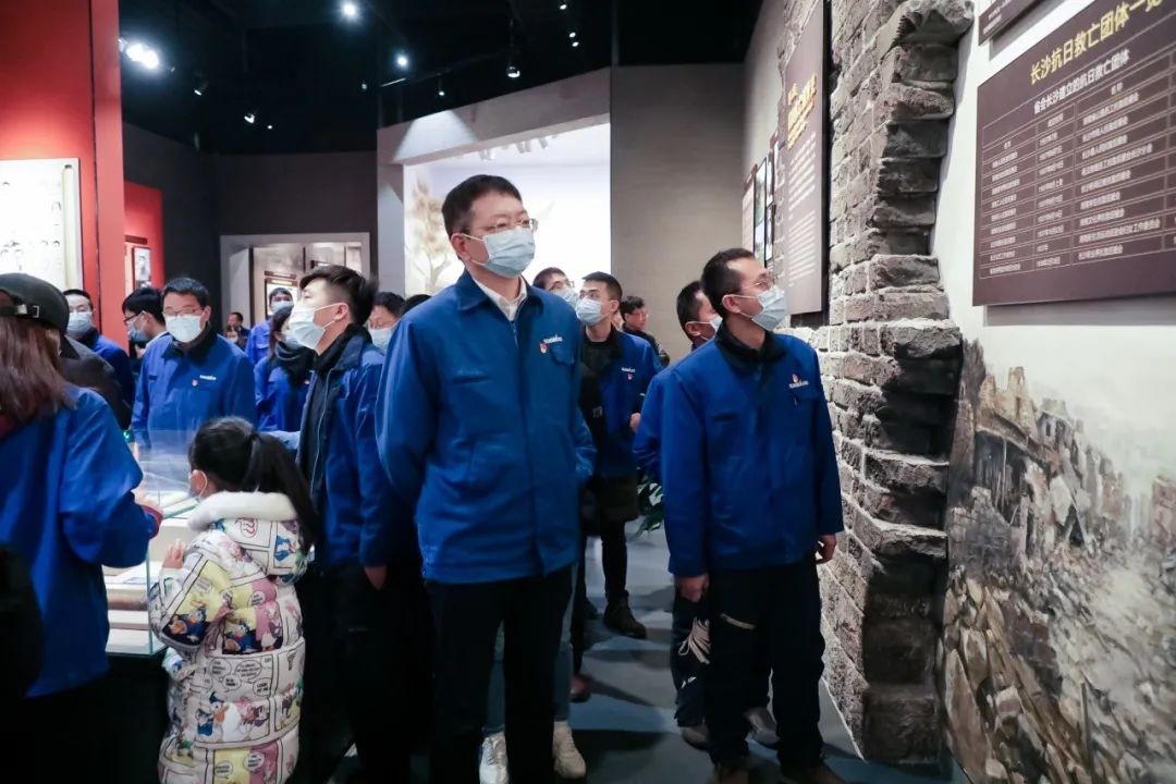 觅红色历史 践初心使命——龙8头号玩家智能全体党员赴长沙党史馆开展主题党日活动