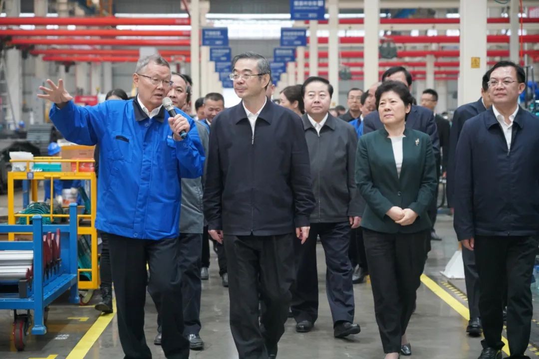 周强调研龙8头号玩家智能：增强知识产权保；；；；；；； 效劳立异驱动生长