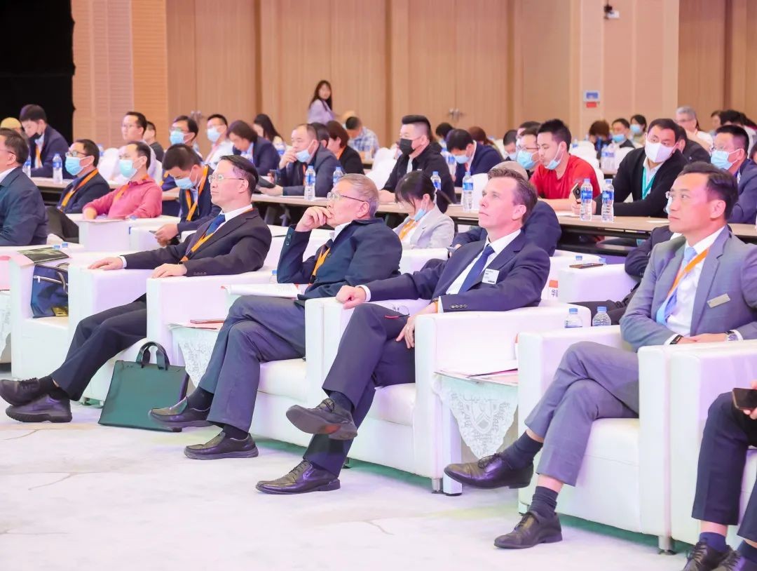 何清华出席长沙国际工程机械工业链生长峰会，，，，，，走“双循环”蹊径要害在于“要做好自己的事情”