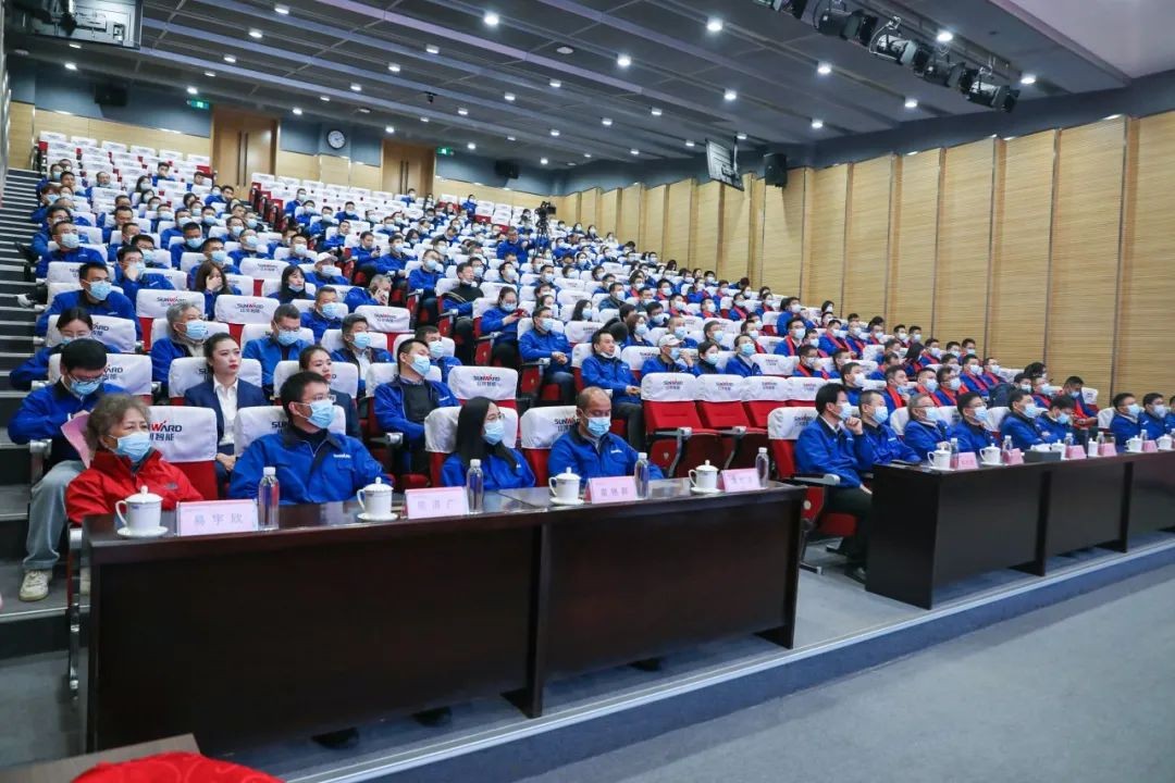 凝心聚力 勇攀岑岭 | 龙8头号玩家智能2020营销颁奖盛典盛大举行