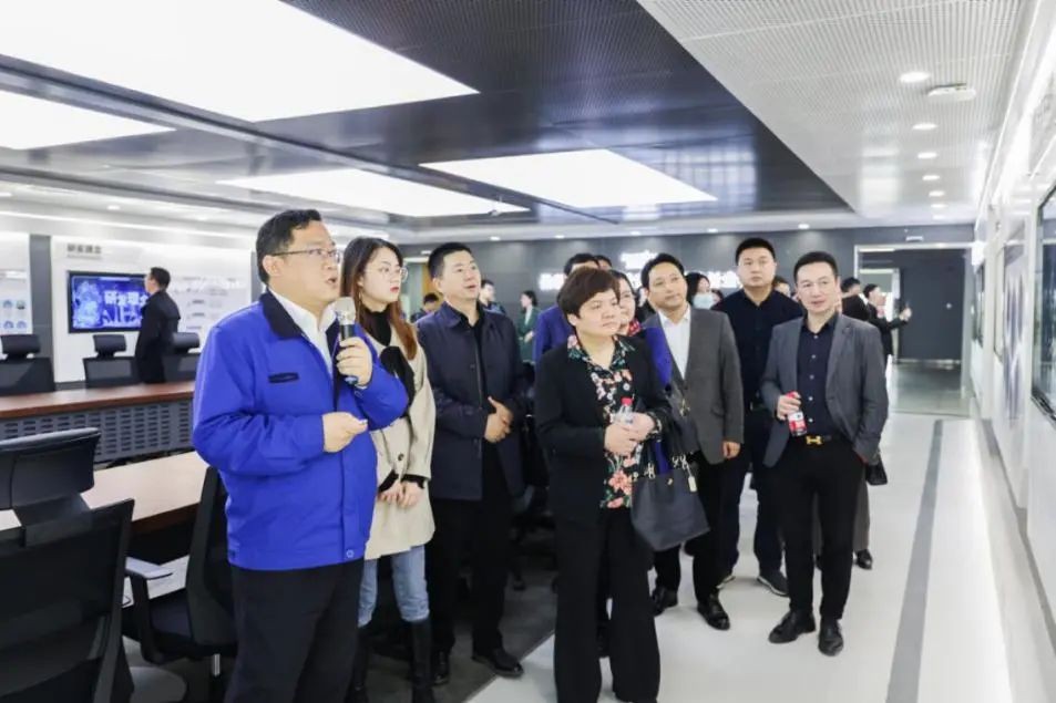 民主党派湖南省委机关青工委团队一行考察龙8头号玩家智能