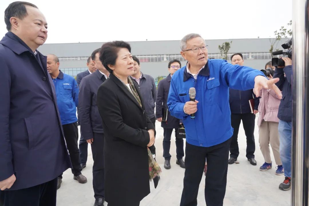 吴桂英调研龙8头号玩家智能