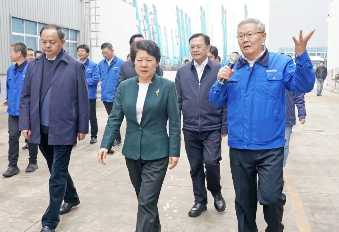 吴桂英调研龙8头号玩家智能