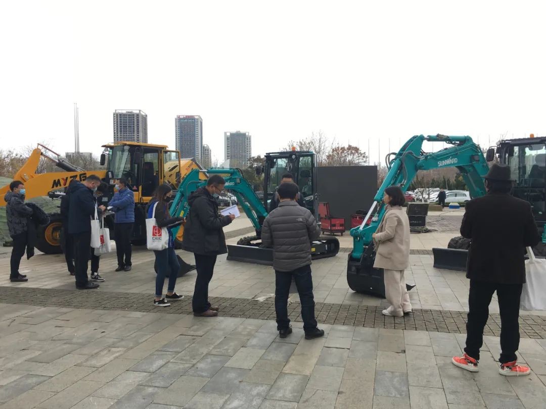 龙8头号玩家智能两产品获中国优异工业设计奖复评入围证书