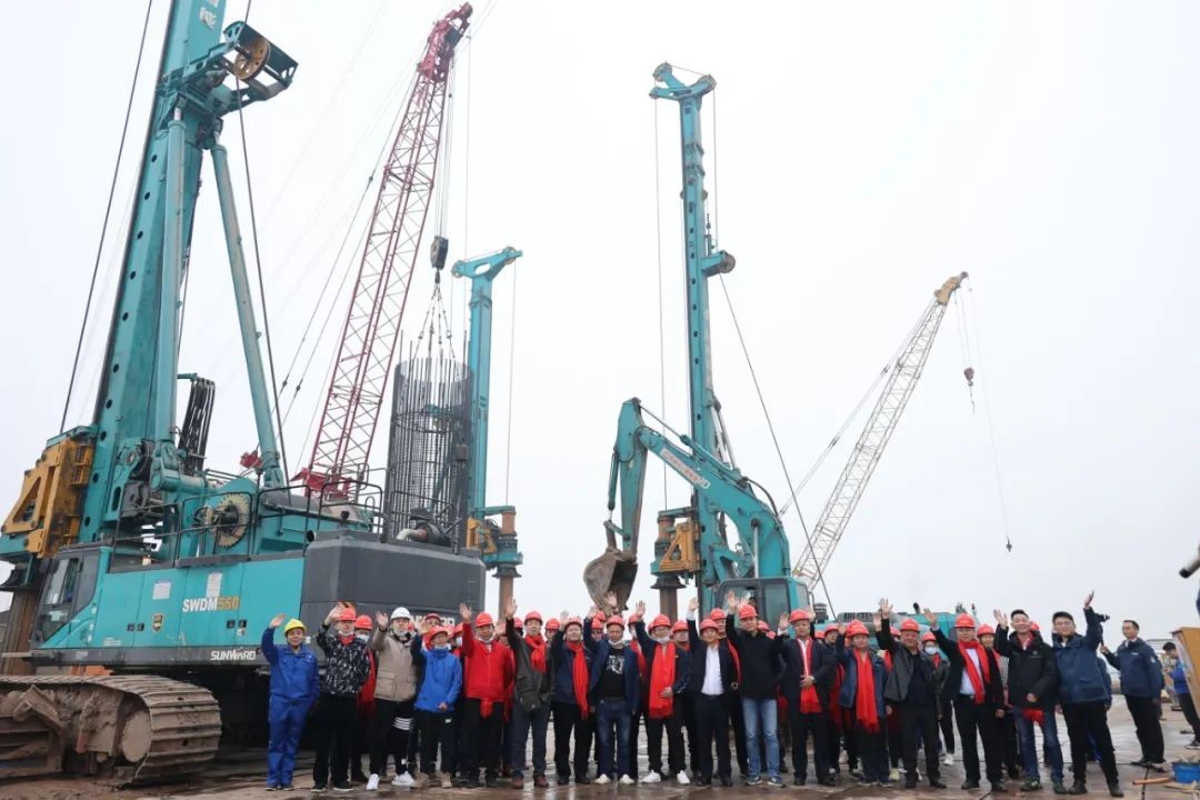 惊艳！龙8头号玩家智能低净空旋挖钻机广西获赞