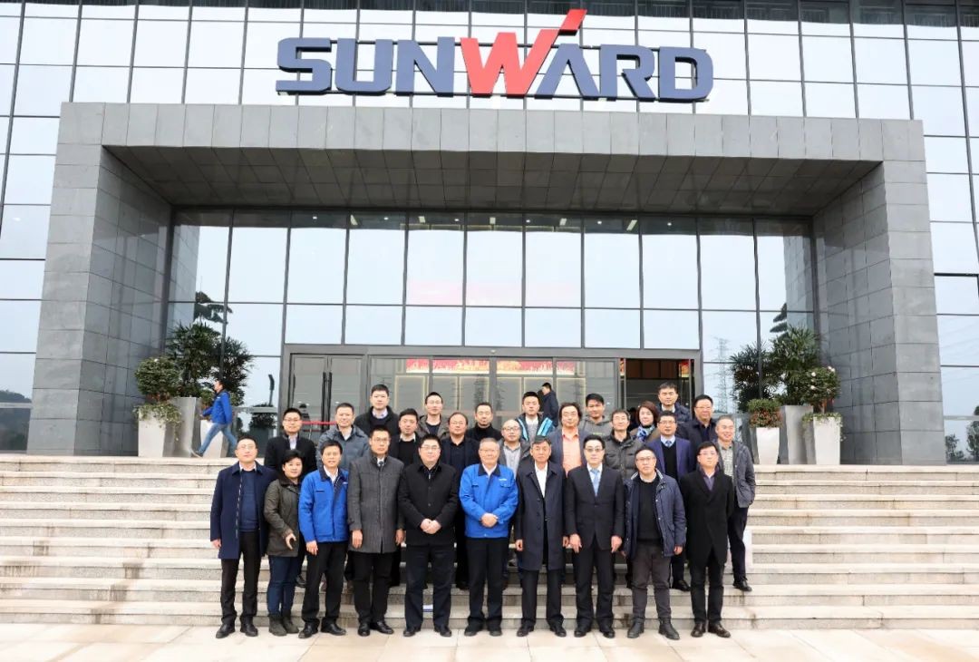 长沙工程机械协会会长、副会长、监事长聚会在龙8头号玩家智能召开