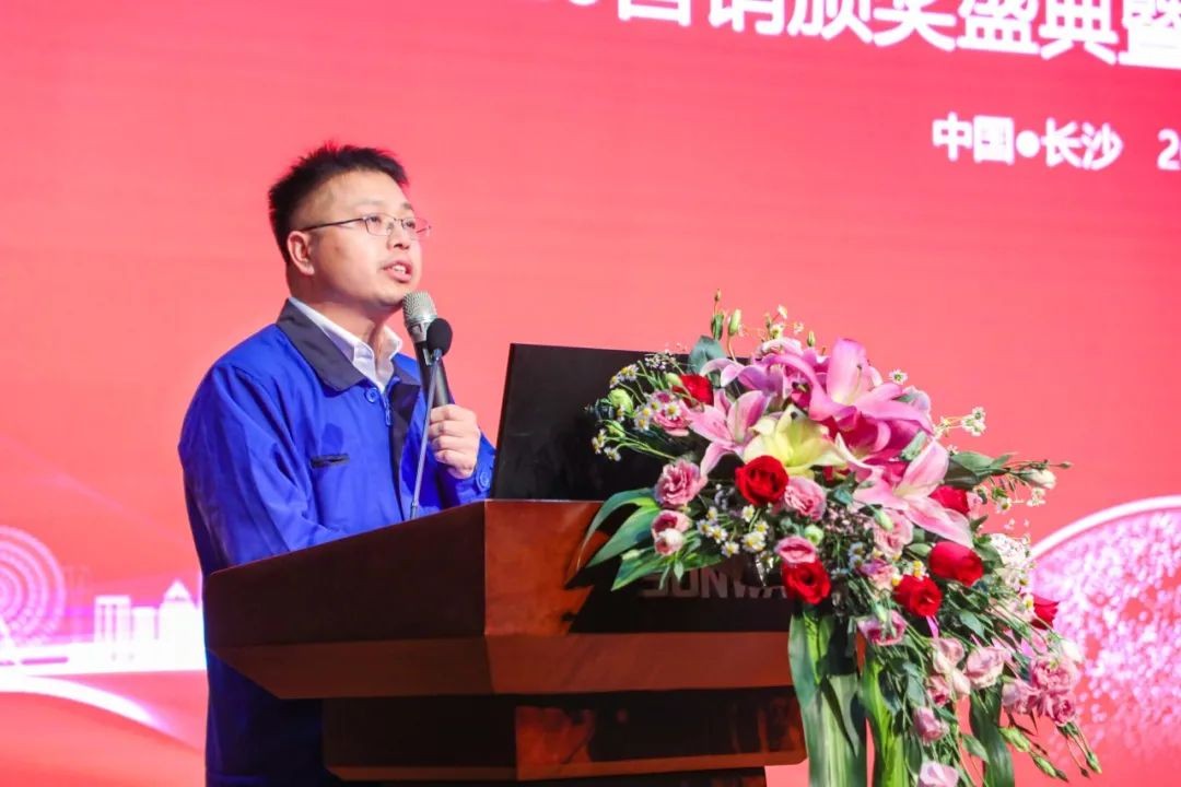 凝心聚力 勇攀岑岭 | 龙8头号玩家智能2020营销颁奖盛典盛大举行