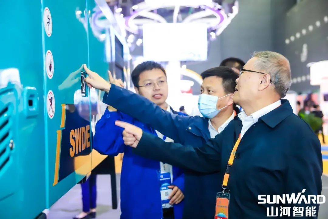 “龙8头号玩家绿”亮相长沙国际工程机械展，，，，，，，，50余款产品尽显龙8头号玩家智能立异实力