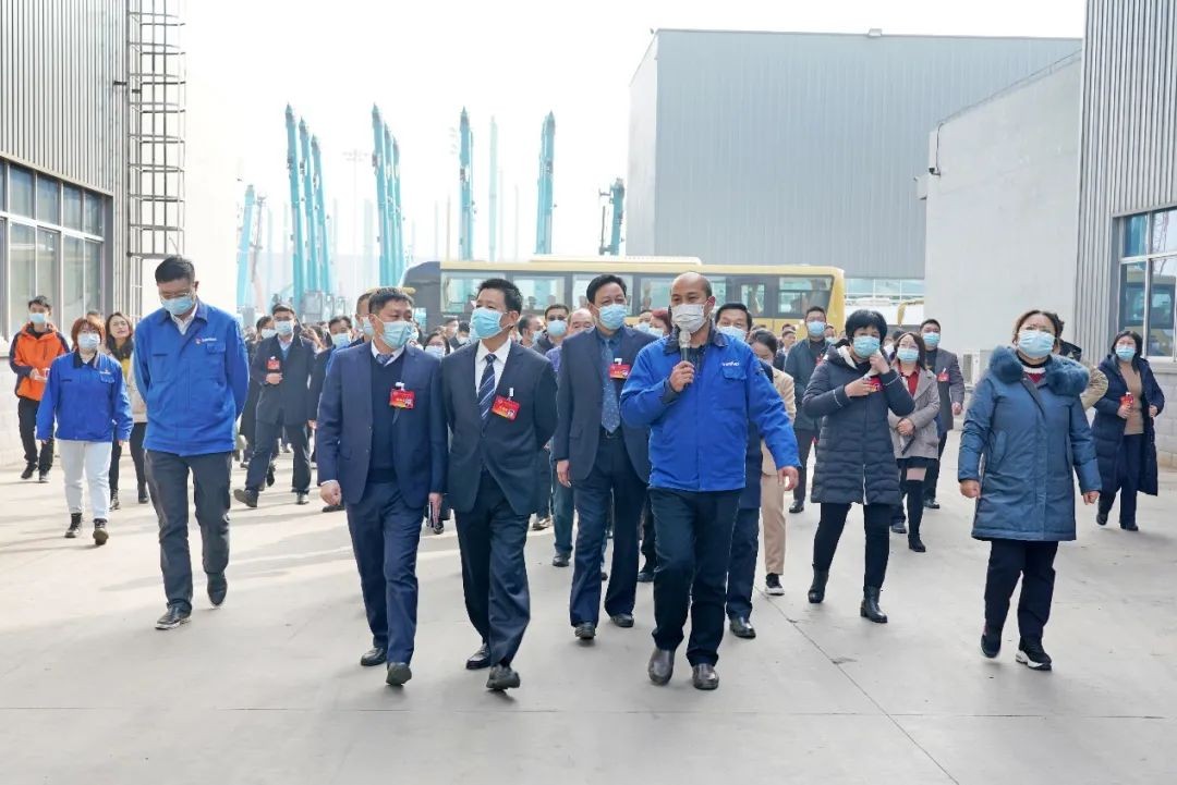 长沙县“两会”观摩团考察龙8头号玩家智能