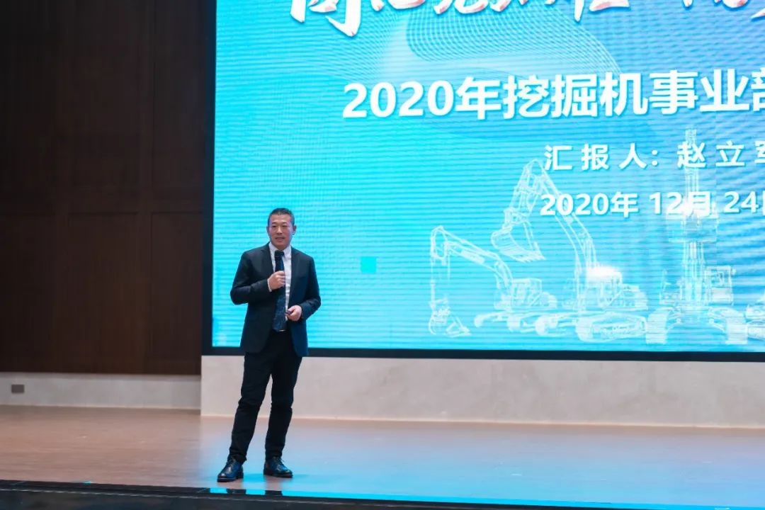 同心克难再腾飞，，，，，，，，携手同心冲万台——2021龙8头号玩家智能挖掘机经销商年会圆满召开