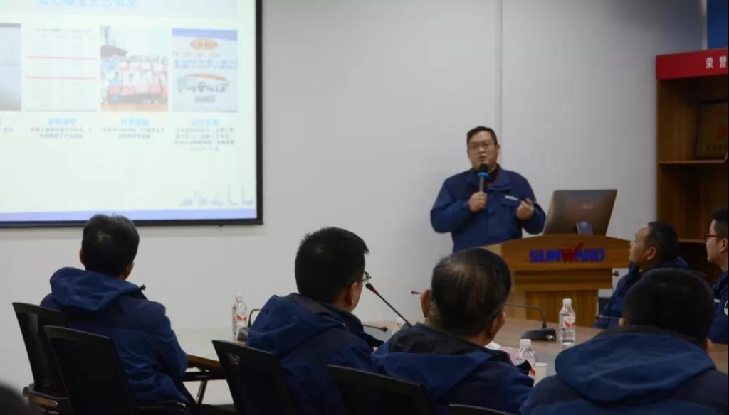 龙8头号玩家智能召开春节难题职工座谈会