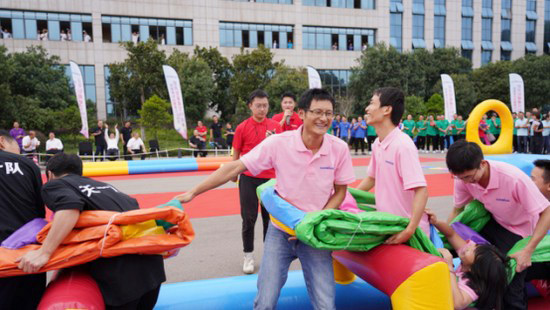 风华十九载，，，，，携手再腾飞！——庆祝龙8头号玩家智能建设十九周年表扬会暨意见意义运动会