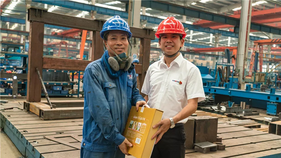 万力集团“送清凉”活动，，，，，，，，慰问一线员工