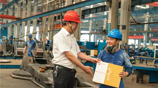 万力集团“送清凉”活动，，，，，，，，慰问一线员工