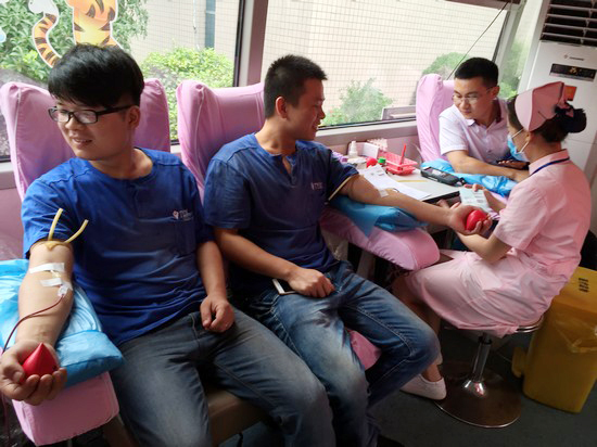 血液毗连你我大爱感动星城——记龙8头号玩家智能2016年夏日无偿献血活动