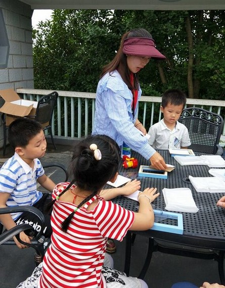 大手牵小手·“顽”转六一，，，，，，，龙8头号玩家智能首次六一亲子主题活动圆满举行