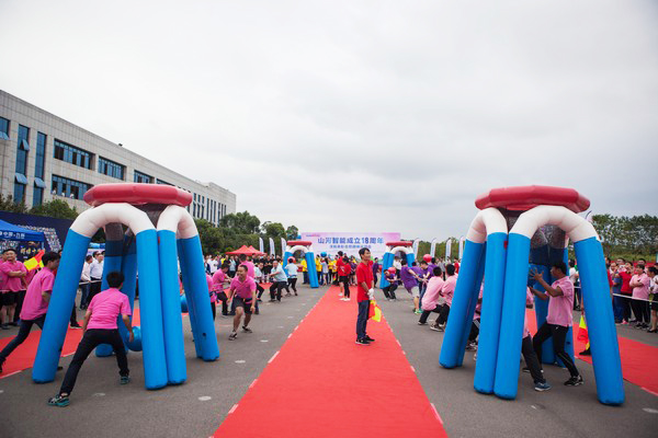 耐久弥坚，，，，，龙8头号玩家智能迎来十八周岁“成年礼”