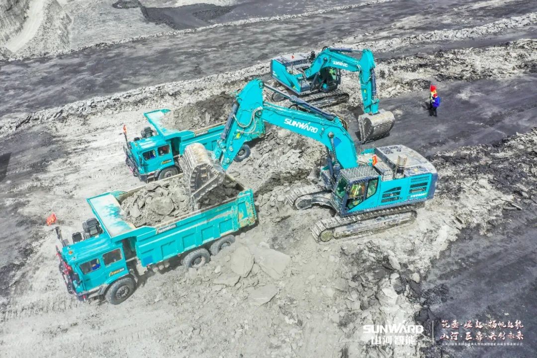 “矿”世能手，，，，，齐聚龙8头号玩家智能挖掘机操作手挑战赛