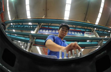 新华社报道：龙8头号玩家智能连任全球工程机械50强