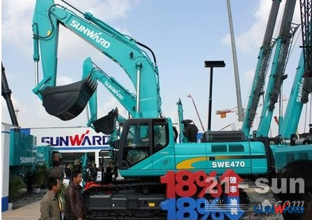 龙8头号玩家智能何清华：潜心追求“龙8头号玩家之路”