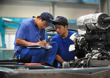 新华社报道：龙8头号玩家智能连任全球工程机械50强