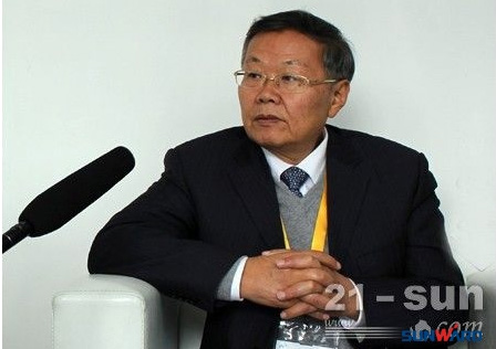 龙8头号玩家智能何清华：潜心追求“龙8头号玩家之路”