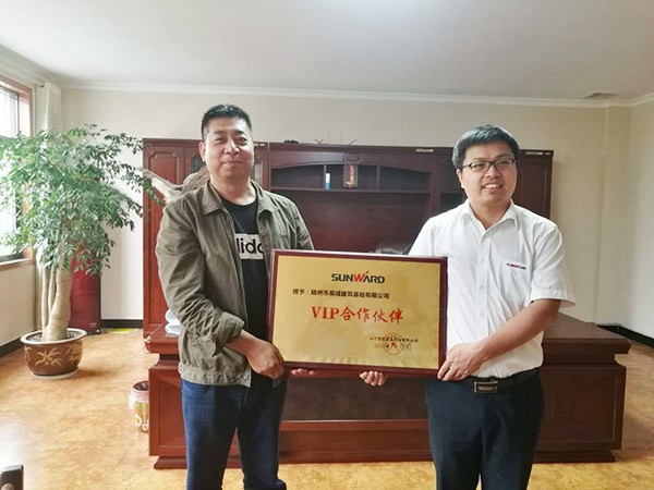 8年购置12台！龙8头号玩家智能旋挖钻陪他走向天下