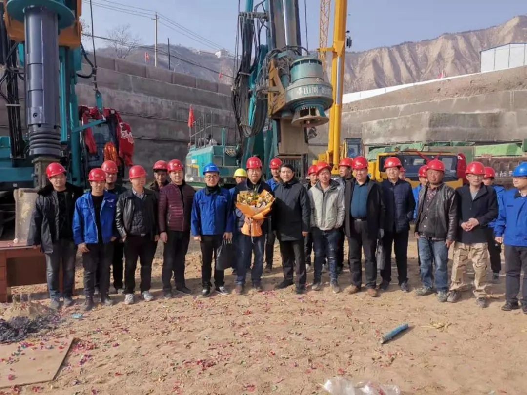 金戈铁马工程路 风雨无阻选龙8头号玩家