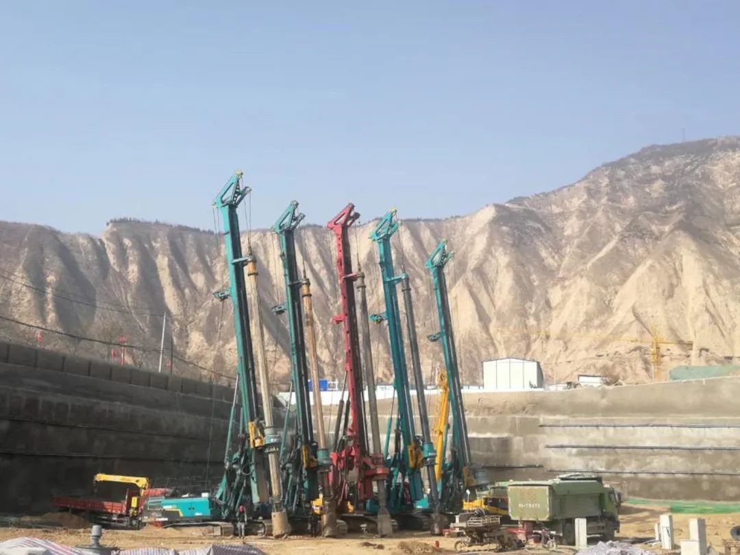 金戈铁马工程路 风雨无阻选龙8头号玩家