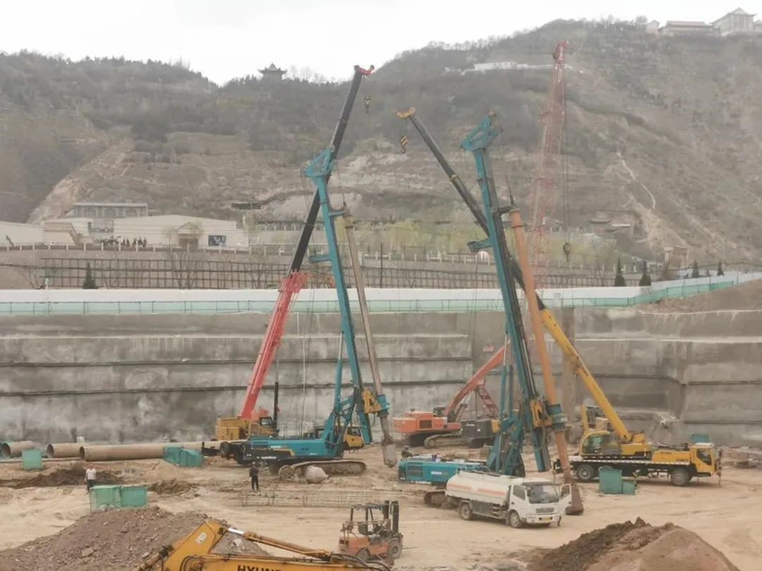 金戈铁马工程路 风雨无阻选龙8头号玩家