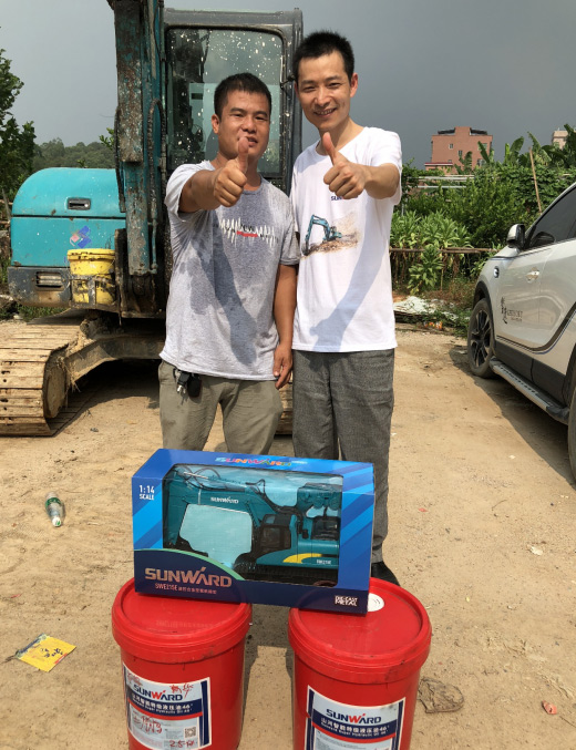 龙8头号玩家智能挖掘机获最高评价，，，，，，，，就是用得惬意！