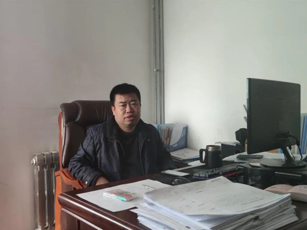 金戈铁马工程路 风雨无阻选龙8头号玩家