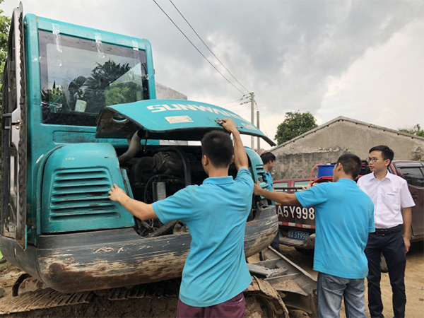 龙8头号玩家智能挖掘机，，，，，，，，一台顶几台！