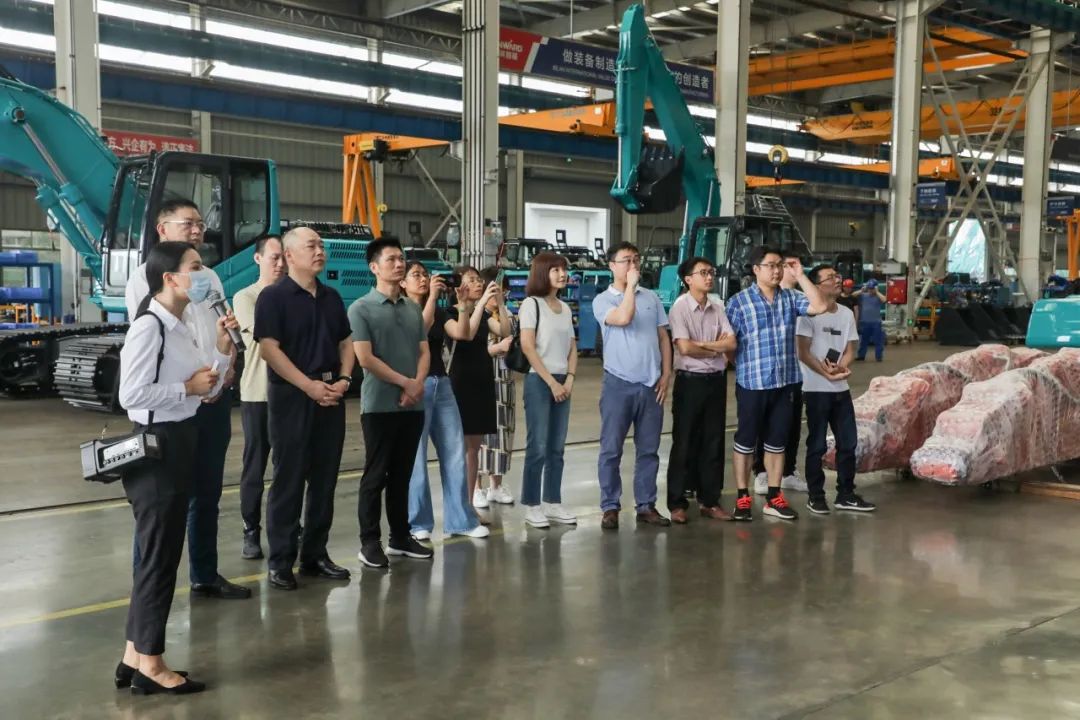 国防科大北斗团队考察龙8头号玩家智能