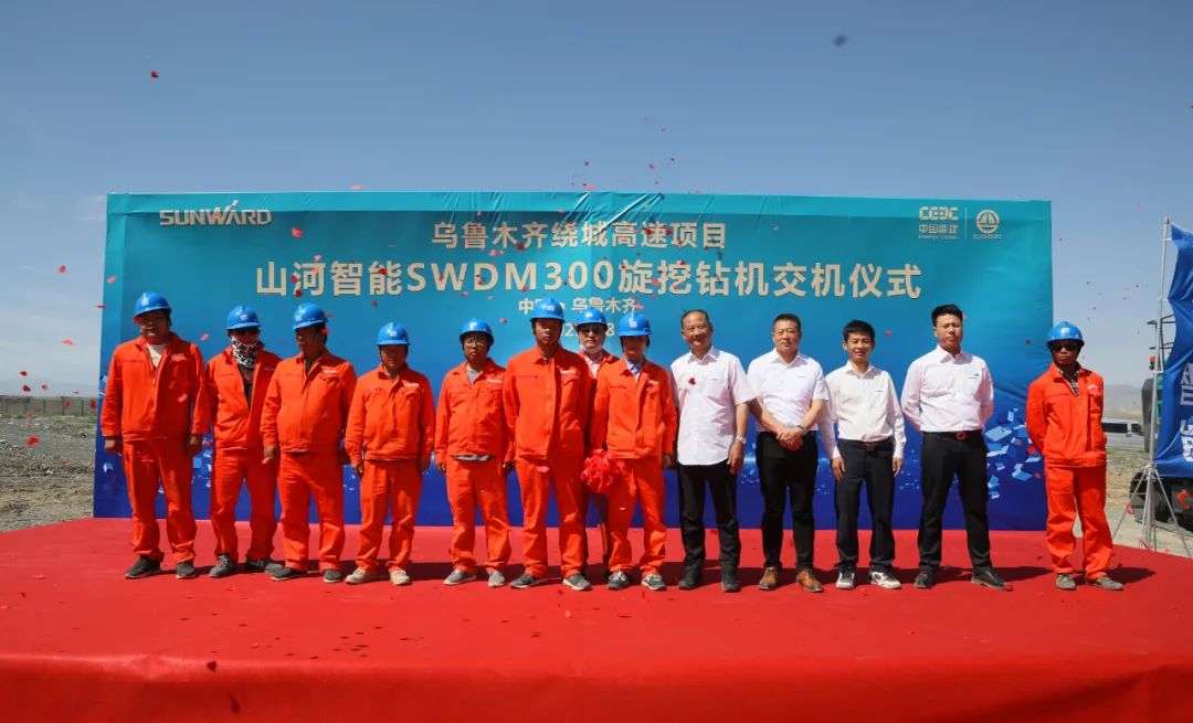 龙8头号玩家智能产品交付中国能建葛洲坝集团，，，，，，，，助力建设大美新疆