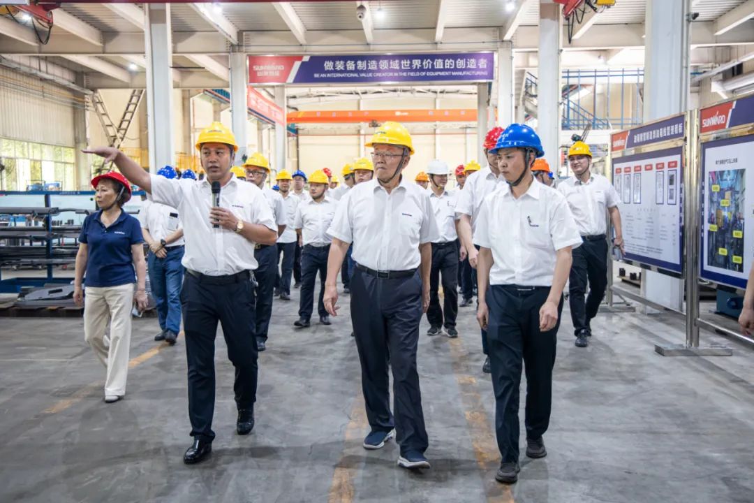 打造制造焦点竞争力，，，，，，，助力公司再腾飞——龙8头号玩家智能精益生产启动大会胜利召开