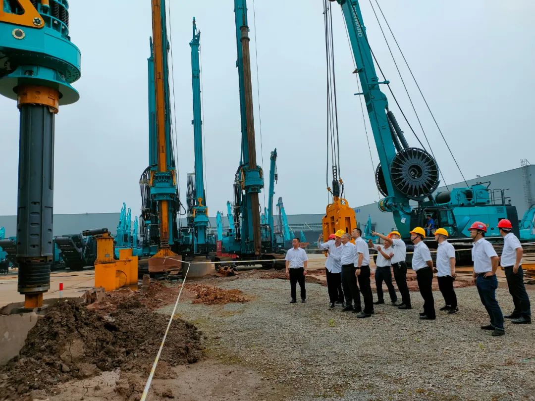 大钻性能打小桩了！龙8头号玩家智能钻杆节能变径装置研制乐成