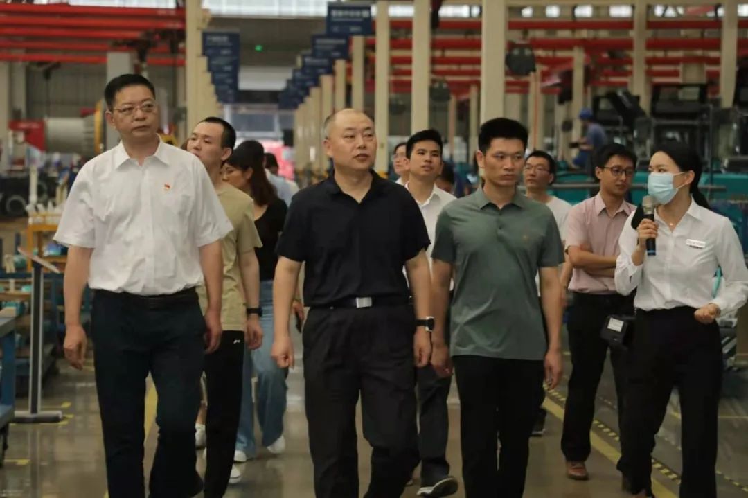 国防科大北斗团队考察龙8头号玩家智能