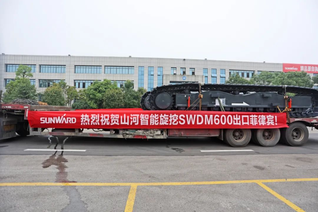 龙8头号玩家智能最大旋挖钻机出口菲律宾，，，，，，，开启拓展外洋市场新篇章