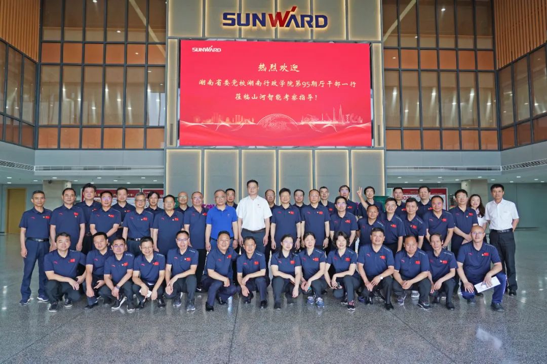 湖南省委党校厅干班赴龙8头号玩家智能开展现场教学活动