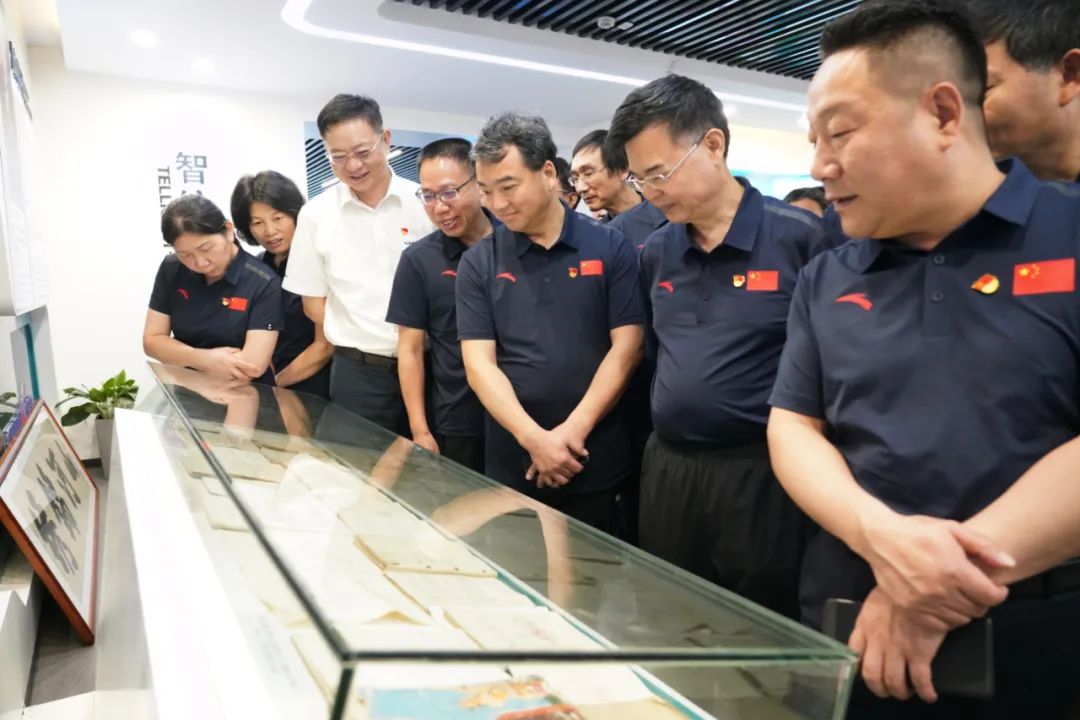 湖南省委党校厅干班赴龙8头号玩家智能开展现场教学活动