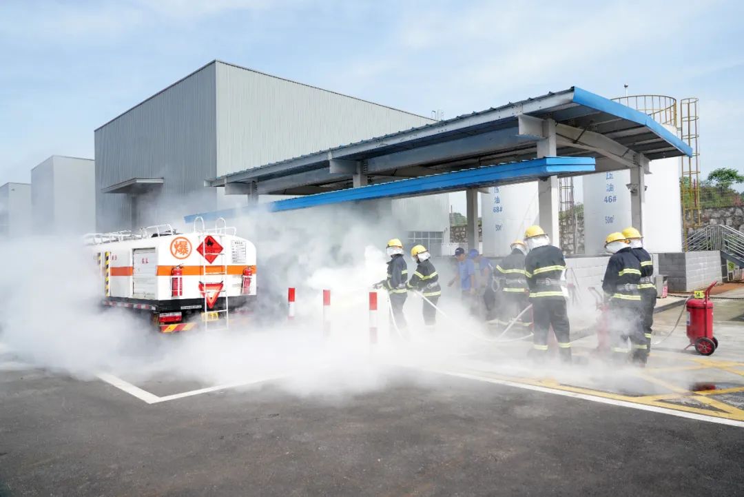 实战演练砺精兵——2021年长沙市工贸企业危险化学品综合应急演练在龙8头号玩家智能举行