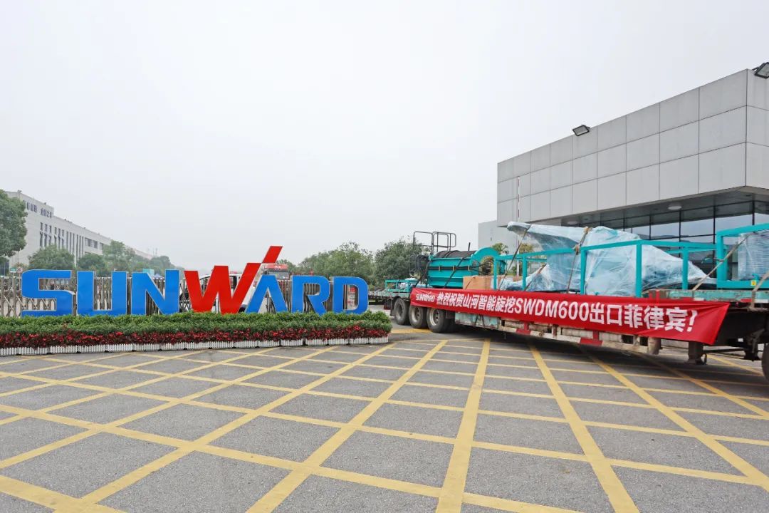 龙8头号玩家智能最大旋挖钻机出口菲律宾，，，，，，，开启拓展外洋市场新篇章