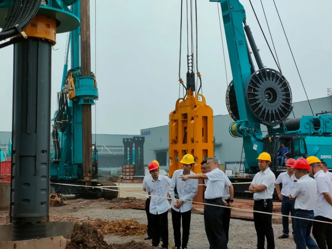 大钻性能打小桩了！龙8头号玩家智能钻杆节能变径装置研制乐成