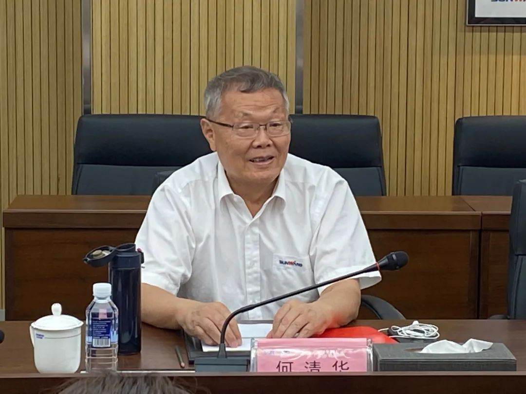 董事长何清华收到湖南省向导联系效劳专家联络卡