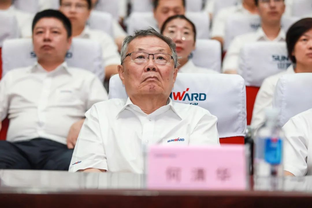 龙8头号玩家智能党委集中收看庆祝中国共产党建设100周年大会现场直播