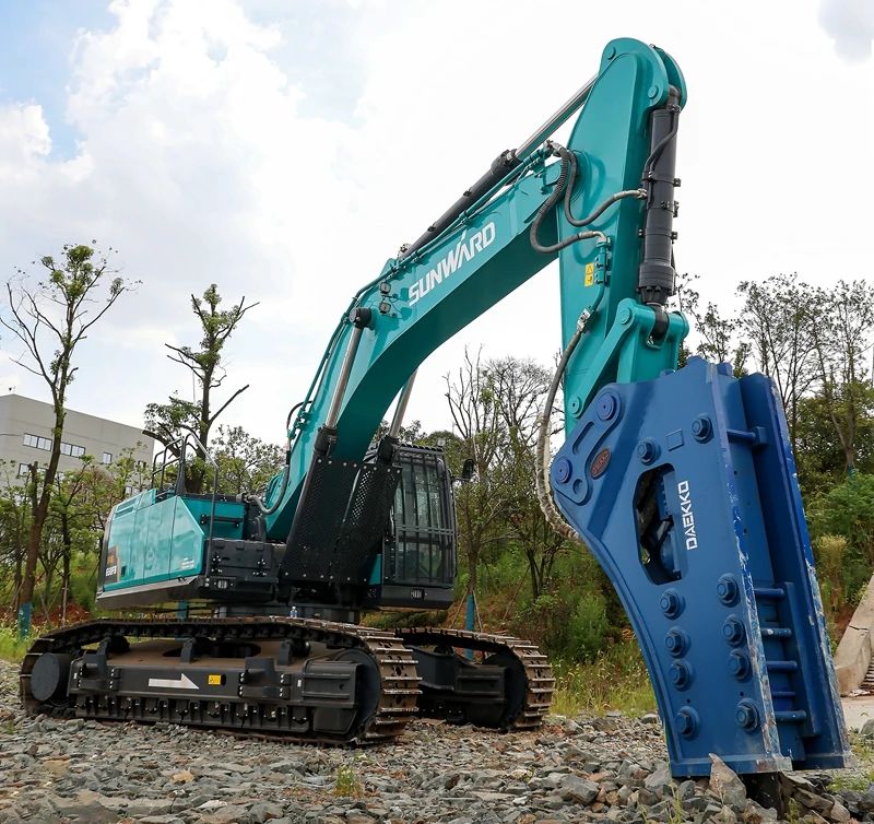 再升级！龙8头号玩家智能“矿山猛士”极限破碎现场直击