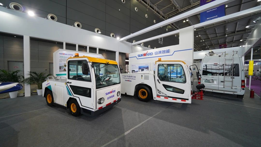 明星产品受追捧，，，，，，，龙8头号玩家航空携多款产品精彩亮相2021年湖南航展