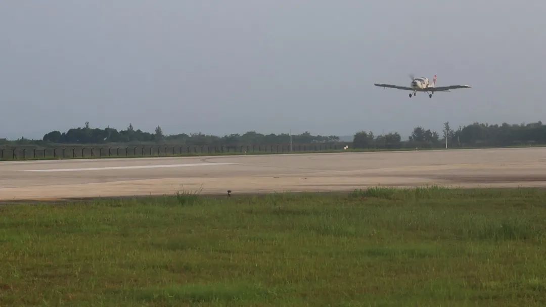 首飞！龙8头号玩家科技全新升级推出短距起降型牢靠翼无人机